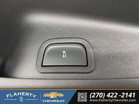 New 2026 Chevrolet Traverse LT w/ Driver Confidence Package AWD/4WD image 23