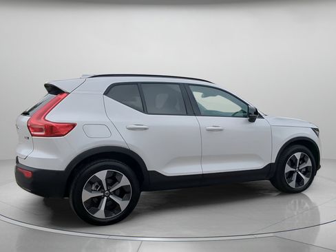 Used 2026 Volvo XC40 B5 Plus AWD/4WD image 30