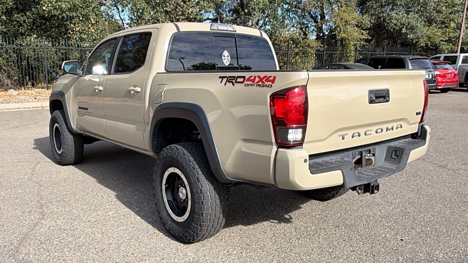 Used 2018 Toyota Tacoma TRD Off-Road AWD/4WD image 7