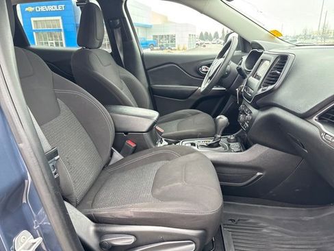 Used 2021 Jeep Cherokee Latitude w/ Mopar Interior Package image 23