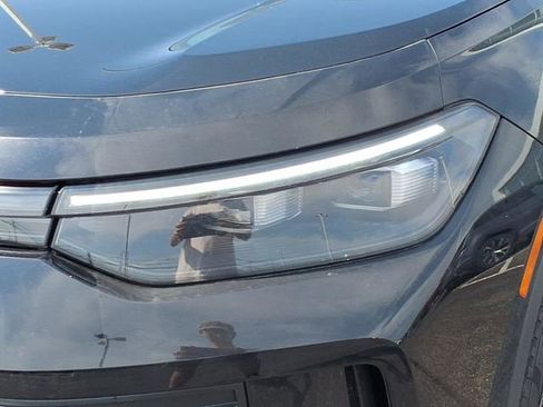 New 2025 Volkswagen Tiguan SE AWD/4WD image 22