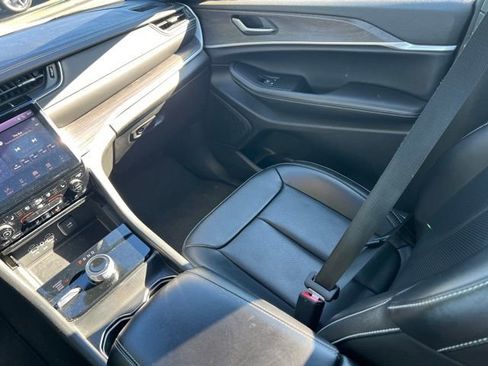 Used 2024 Jeep Grand Cherokee L Limited w/ Luxury Tech Group II image 14