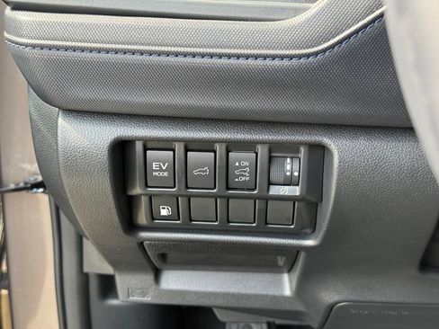 Used 2025 Subaru Forester Premium AWD/4WD image 12