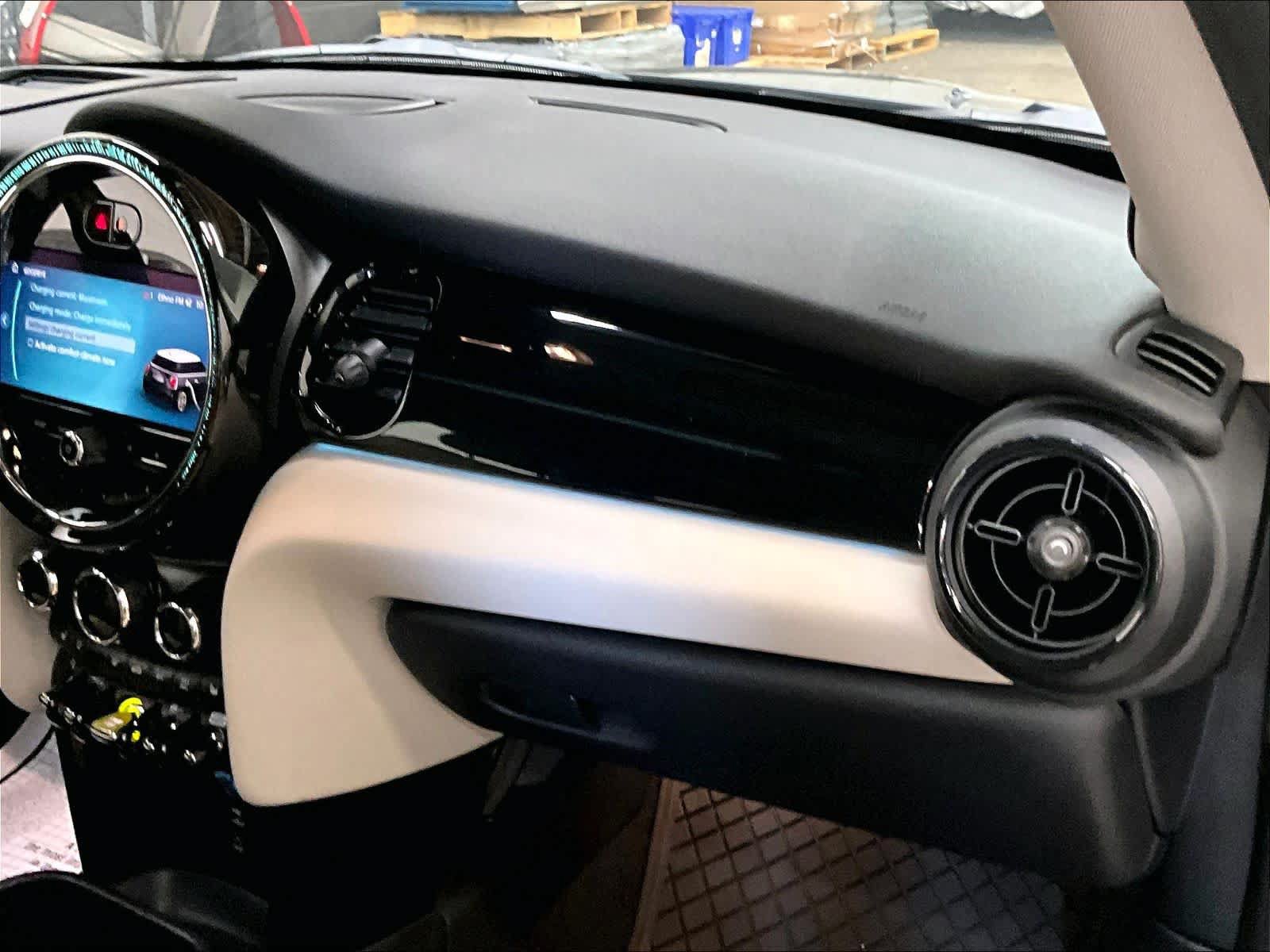 Used 2024 MINI Cooper SE FWD image 20