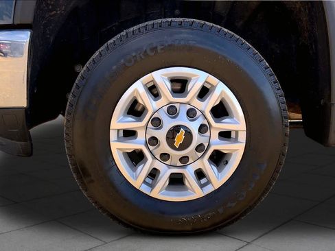 Used 2025 Chevrolet Silverado 2500 LT w/ Convenience Package AWD/4WD image 11