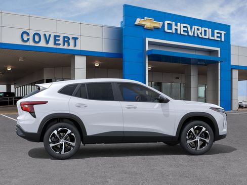 New 2026 Chevrolet Trax RS w/ Driver Confidence Package FWD image 5
