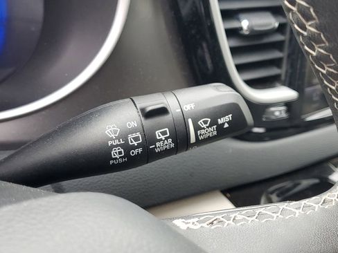 Used 2023 Chrysler Pacifica Touring-L FWD image 27