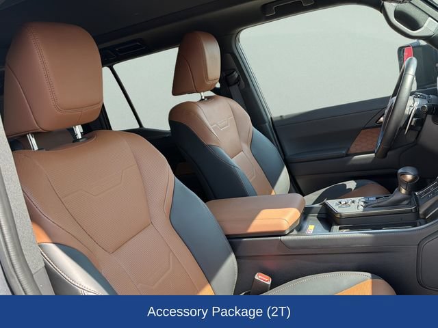 Used 2025 Lexus GX 550 w/ Accessory Package (2T) AWD/4WD image 20