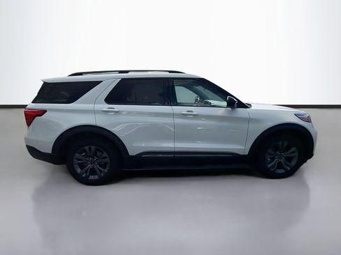 Used 2023 Ford Explorer XLT w/ Equipment Group 202A AWD/4WD image 8