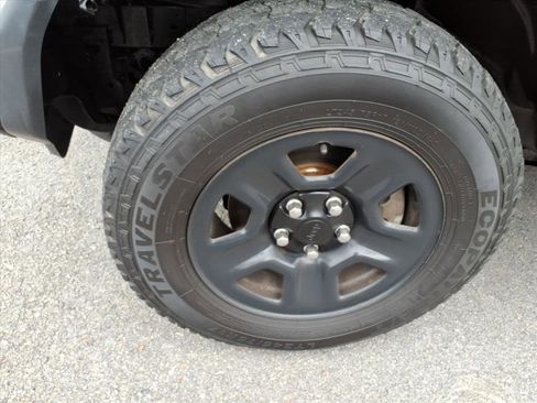 Used 2019 Jeep Wrangler Sport image 11