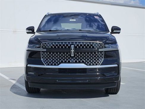 New 2025 Lincoln Navigator L Reserve image 2
