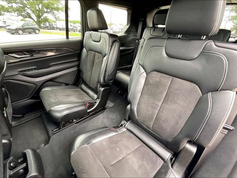 Used 2023 Jeep Grand Cherokee L Laredo AWD/4WD image 18