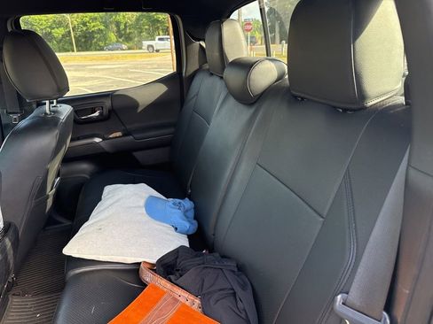 Used 2021 Toyota Tacoma TRD Off-Road w/ Technology Package RWD image 6