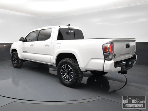 Used 2022 Toyota Tacoma TRD Sport image 4