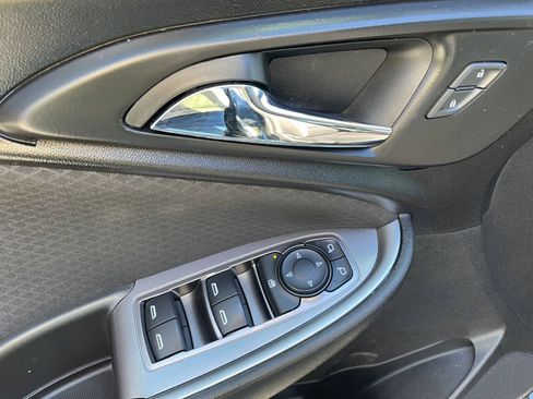 Used 2019 Chevrolet Malibu LS image 17