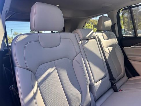 Used 2022 Jeep Grand Cherokee Overland w/ Advanced Protech Group III image 54