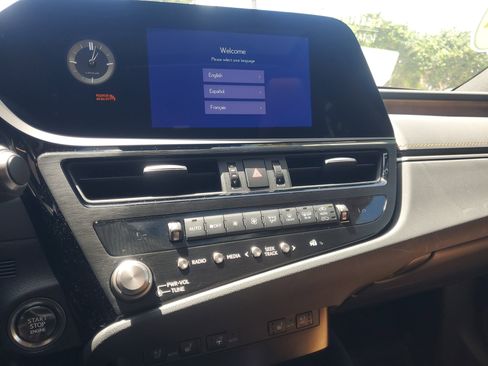 Certified 2024 Lexus ES 350 w/ Premium Package FWD image 24