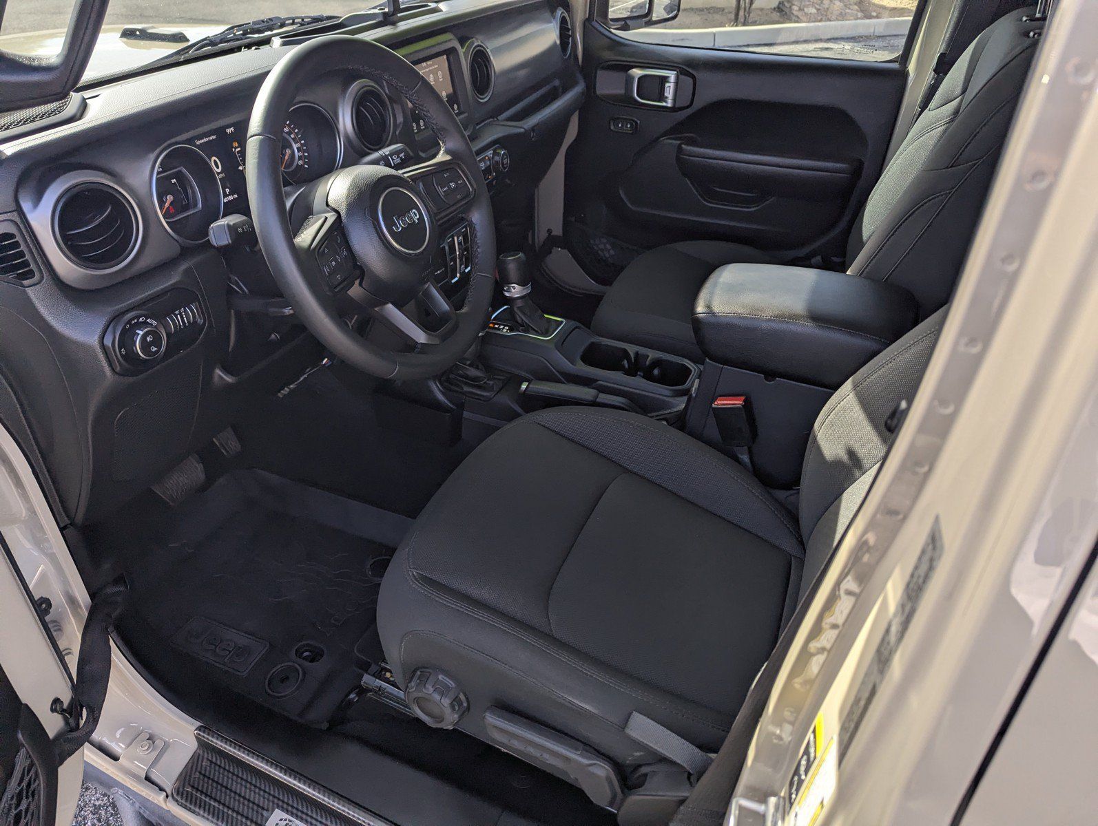 Used 2022 Jeep Gladiator Sport AWD/4WD image 11