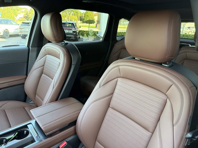 New 2026 Lincoln Nautilus Reserve w/ Jet Appearance Package AWD/4WD image 12