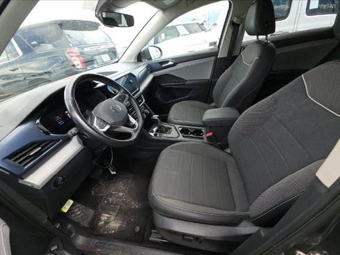Used 2024 Volkswagen Taos SE FWD image 4