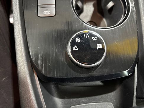 Used 2023 Nissan Rogue SV image 30