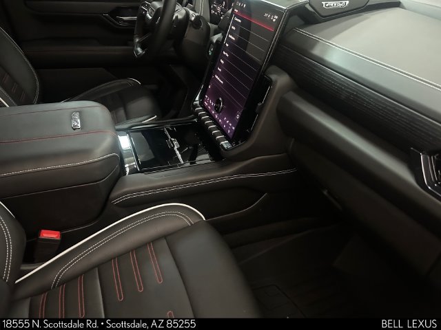 Used 2025 GMC Yukon AT4 Ultimate AWD/4WD image 11