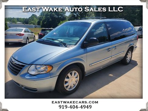 Used 2005 Chrysler Town & Country Touring FWD image 1
