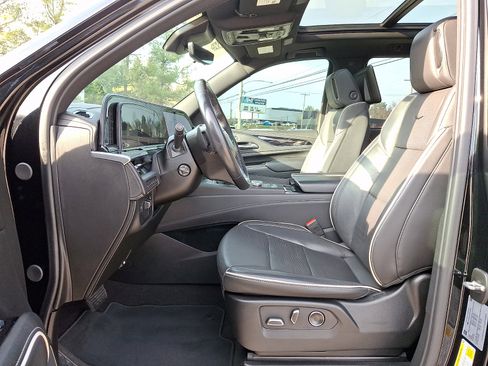 Certified 2024 Cadillac Escalade Sport w/ LPO, ONYX Package image 17