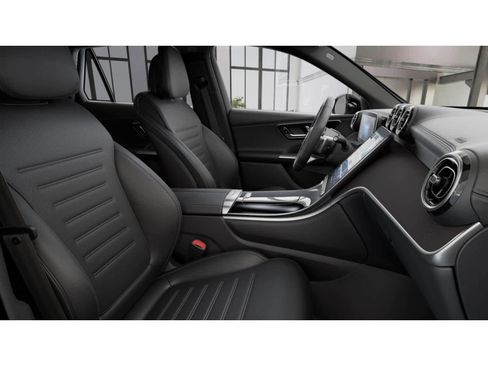 Used 2025 Mercedes-Benz GLC 350e 4MATIC image 4