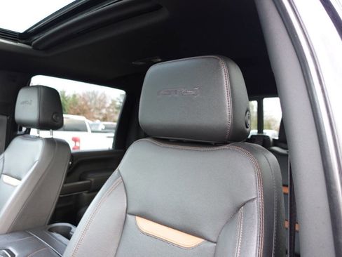 Used 2022 GMC Sierra 2500 AT4 w/ AT4 Preferred Package image 17