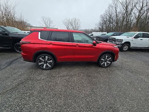 Used 2025 Mitsubishi Outlander SE image 9