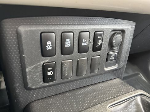 Used 2012 Toyota FJ Cruiser 4WD w/ Convenience Pkg image 32