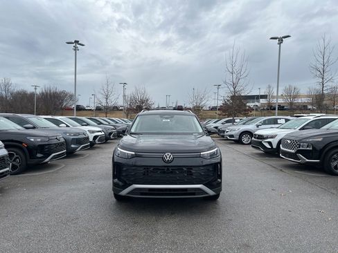 New 2026 Volkswagen Tiguan SE AWD/4WD image 8