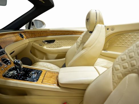 Used 2020 Bentley Continental GT V8 image 56