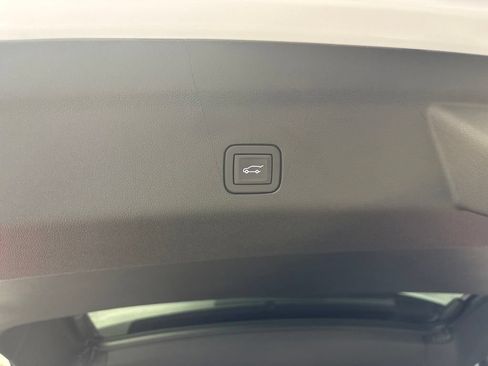 New 2026 GMC Yukon Denali Ultimate w/ LPO, Floor Liner Package AWD/4WD image 32