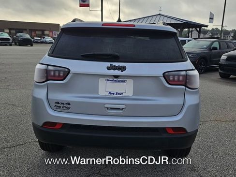 New 2026 Jeep Compass Latitude image 10