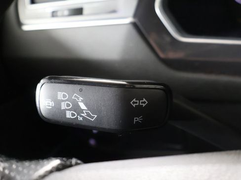 Used 2022 Volkswagen Tiguan SEL R-Line image 43