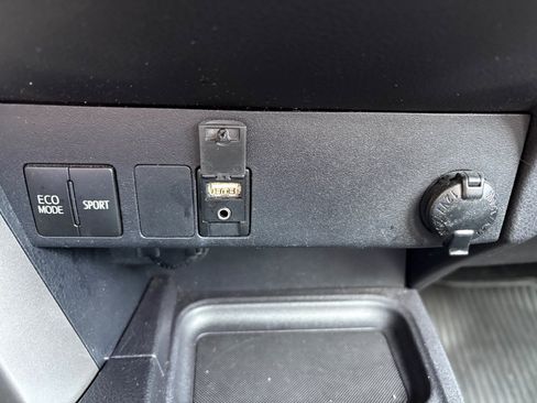 Used 2018 Toyota RAV4 LE w/ All Weather Liner Package AWD/4WD image 17