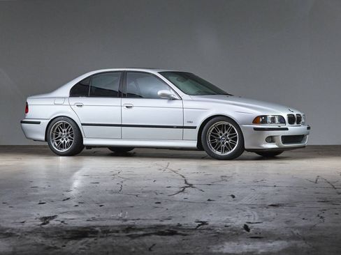 Used 2003 BMW M5 RWD image 3