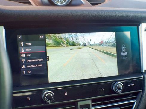 Used 2022 Porsche Macan image 28