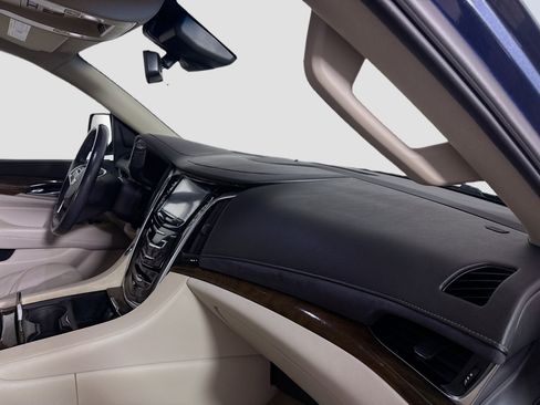 Used 2018 Cadillac Escalade Premium Luxury image 30