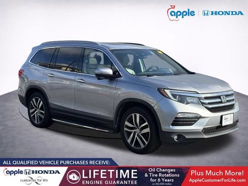 Used 2017 Honda Pilot Touring image 1
