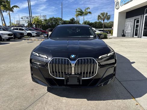 Used 2024 BMW 740i xDrive image 9