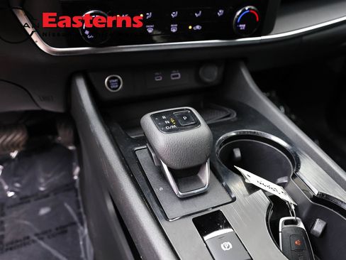 Used 2023 Nissan Rogue S AWD/4WD image 13