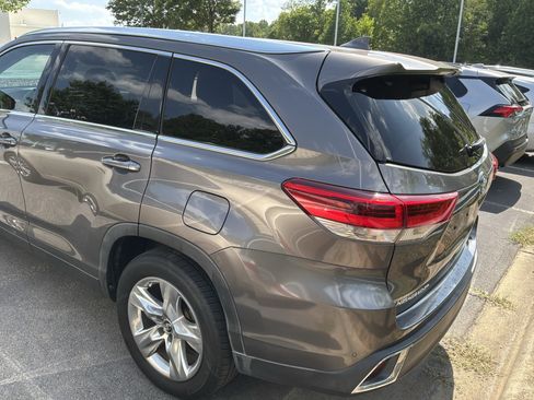 Used 2018 Toyota Highlander Limited FWD image 7