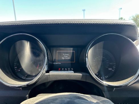 Used 2017 Ford Mustang Coupe RWD image 9