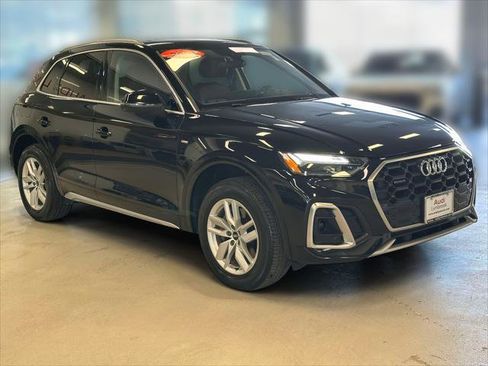 Used 2023 Audi Q5 2.0T Premium w/ Convenience Package image 3