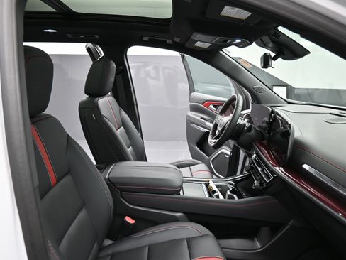 Used 2025 Chevrolet Traverse RS w/ LPO, Floor Liner Package FWD image 24