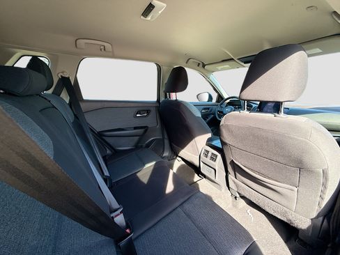 Used 2023 Nissan Rogue SV image 29