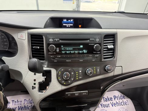Used 2012 Toyota Sienna LE FWD image 18